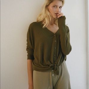 Oversized thermal button front top 🐻